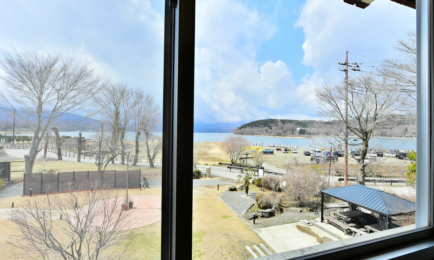 富士山と山中湖を一望